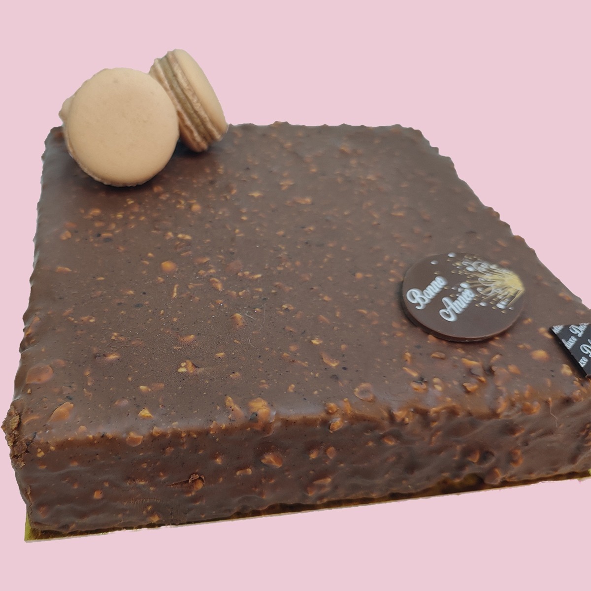 Cake praliné noisettes et glaçage rocher : ultra gourmand