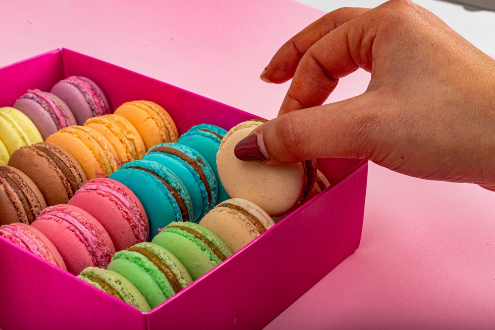 Coffret De Macarons Pi Ces Deluxe P Tisserie Vente De Macarons