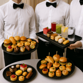 Cocktail Dinatoire Deluxe – Service Sucré, Salé & Jus avec Équipe de Service