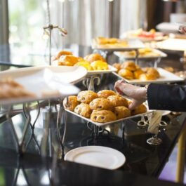 Formule Pause Café Riche – Sucré & Salé avec Service
