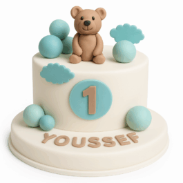 gateau-anniversaire-1-an-personnalise-ourson-deluxe3 Gâteau rond blanc et bleu avec ourson, nuages et prénom