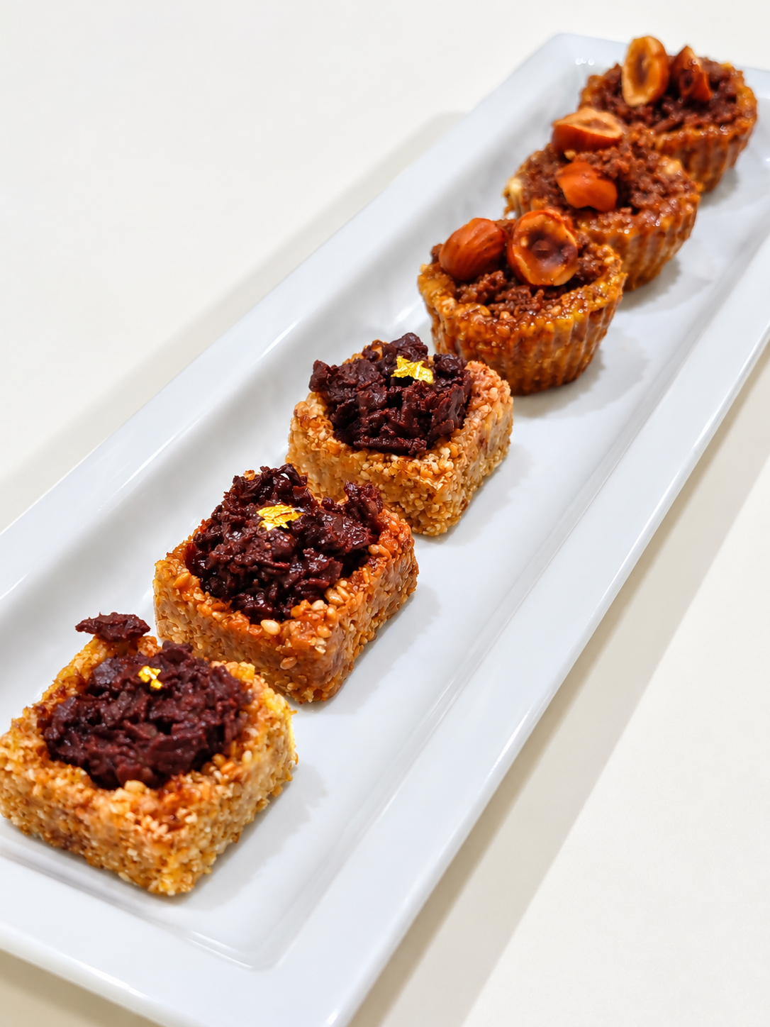 Tartelettes aux Noisettes et Carrés au Chocolat Deluxe Tartelettes aux Noisettes et Carrés au Chocolat Deluxe – Image 2