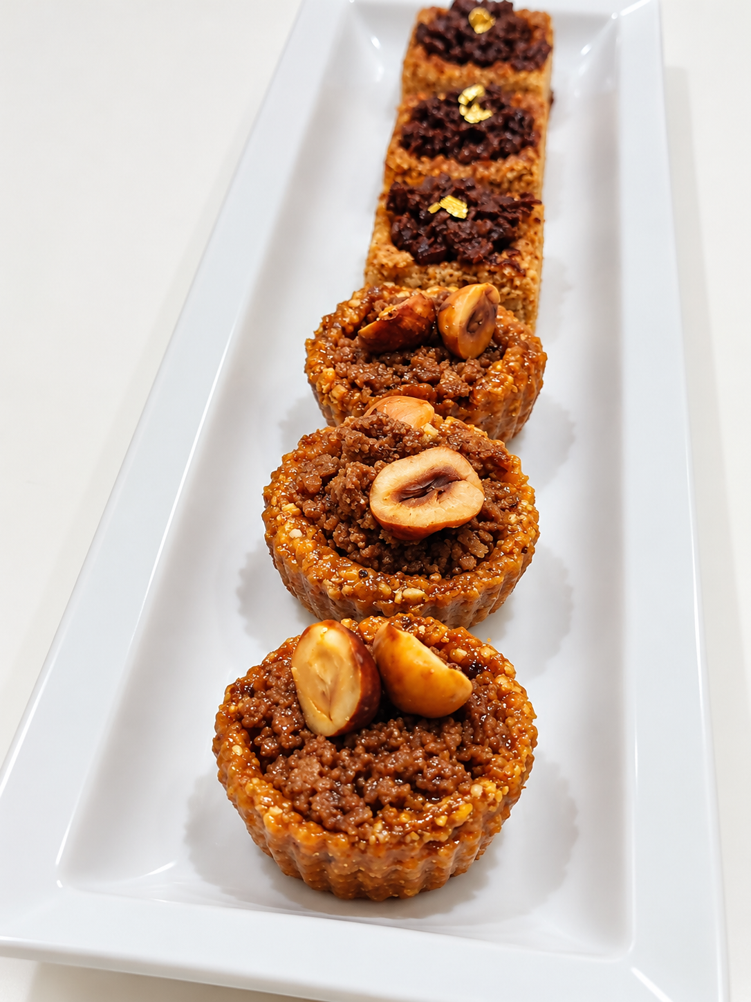 Tartelettes aux Noisettes et Carrés au Chocolat Deluxe Tartelettes aux Noisettes et Carrés au Chocolat Deluxe – Image 3
